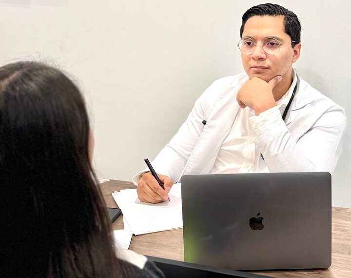 Dr. Rosemberg Pinto en consulta